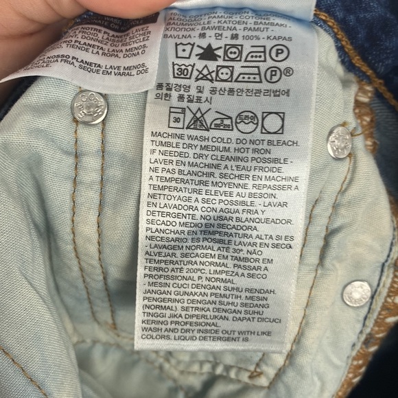 Levi's Sustainable High Rise 501® ORIGINAL WOMENS SHORTS - Picture 9 of 11